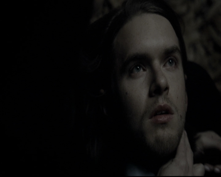 VampireDiariesWorld-dot-nl_6x12PrayerForTheDying2188.jpg