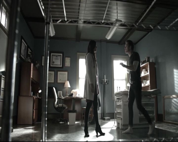VampireDiariesWorld-dot-nl_6x15LetHerGo-deletedscenes0264.jpg