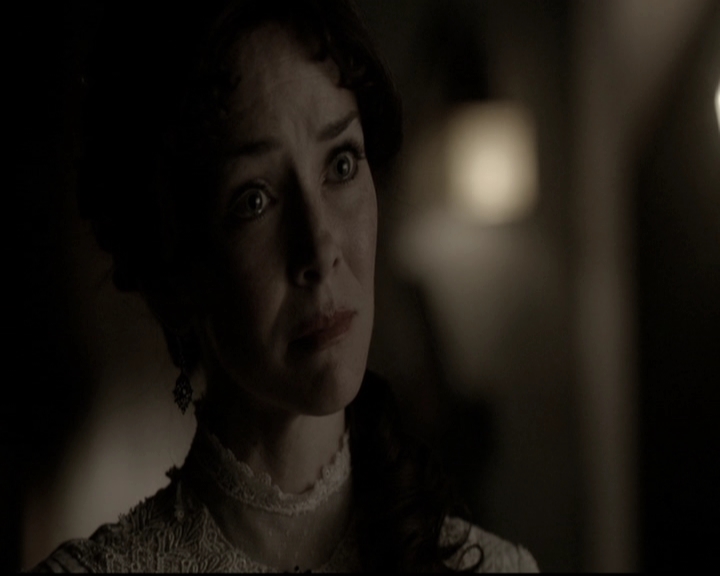 VampireDiariesWorld-dot-nl_6x17ABirdInAGildedCage1941.jpg