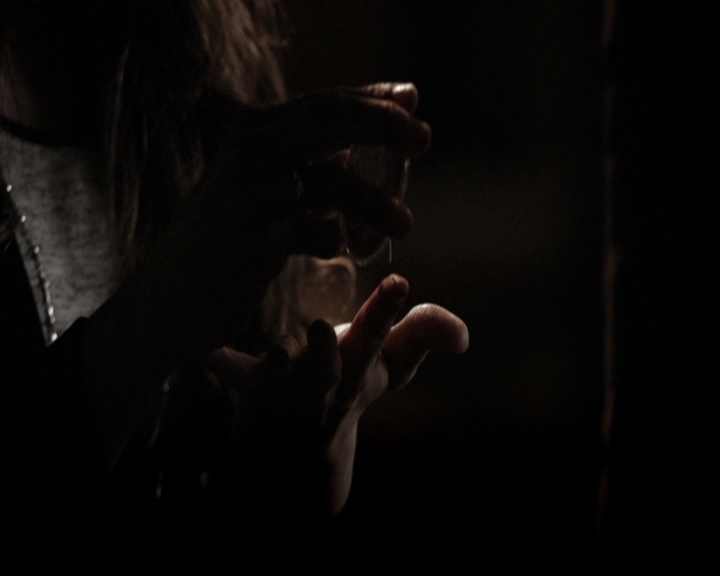 VampireDiariesWorld-dot-nl_6x20IdLeaveMyHappyHomeForYou1530.jpg