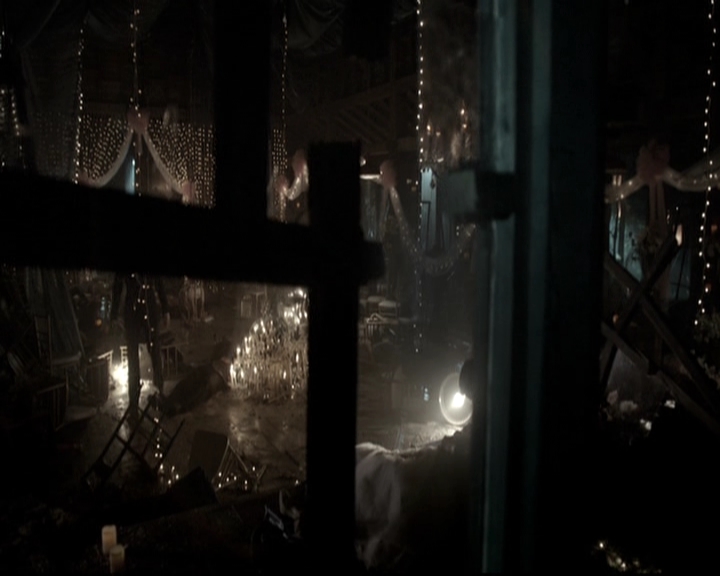 VampireDiariesWorld-dot-nl_6x22ImThinkingOfYouAllTheWhile0097.jpg