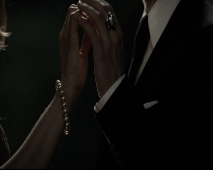 VampireDiariesWorld-dot-nl_6x22ImThinkingOfYouAllTheWhile2059.jpg