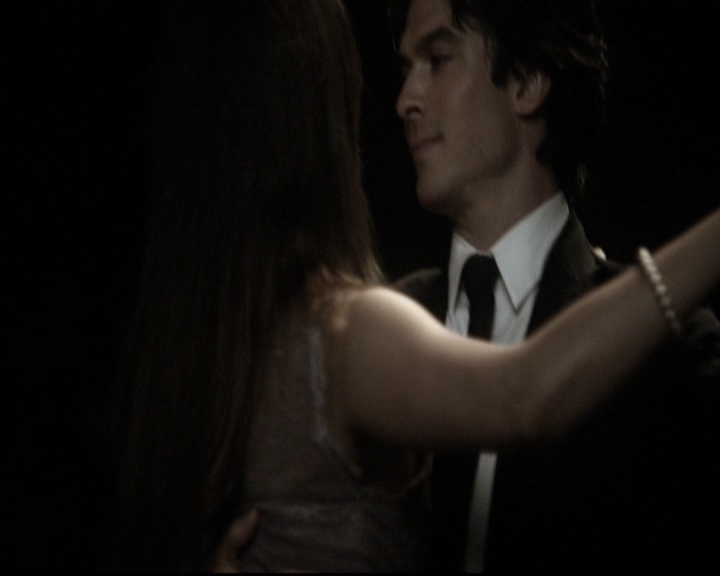 VampireDiariesWorld-dot-nl_6x22ImThinkingOfYouAllTheWhile2128.jpg