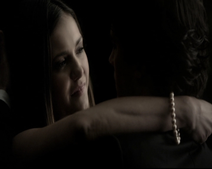 VampireDiariesWorld-dot-nl_6x22ImThinkingOfYouAllTheWhile2214.jpg