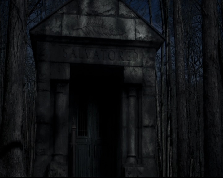 VampireDiariesWorld-dot-nl_6x22ImThinkingOfYouAllTheWhile2234.jpg