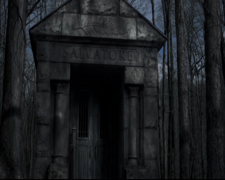 VampireDiariesWorld-dot-nl_6x22ImThinkingOfYouAllTheWhile2235.jpg