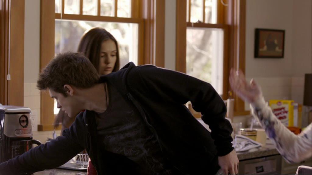 VampireDiariesWorld-dot-org_1x01Pilot_Captures00172.jpg