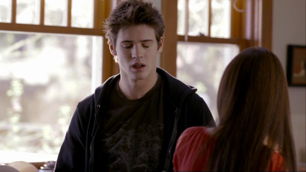 VampireDiariesWorld-dot-org_1x01Pilot_Captures00191.jpg