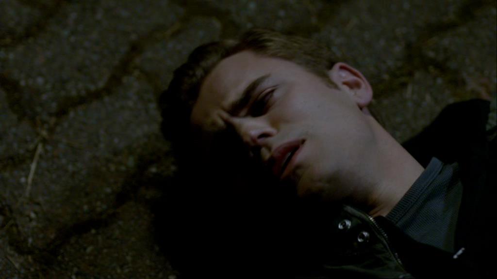 VampireDiariesWorld-dot-org_1x01Pilot_Captures02270.jpg