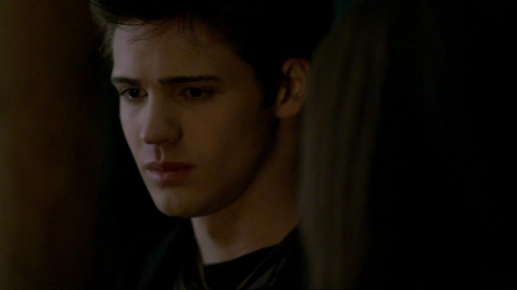 VampireDiariesWorld-dot-org_1x01Pilot_Captures02284.jpg