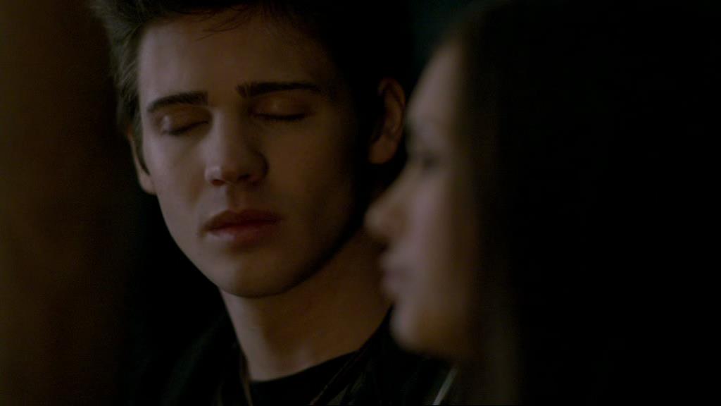 VampireDiariesWorld-dot-org_1x01Pilot_Captures02287.jpg