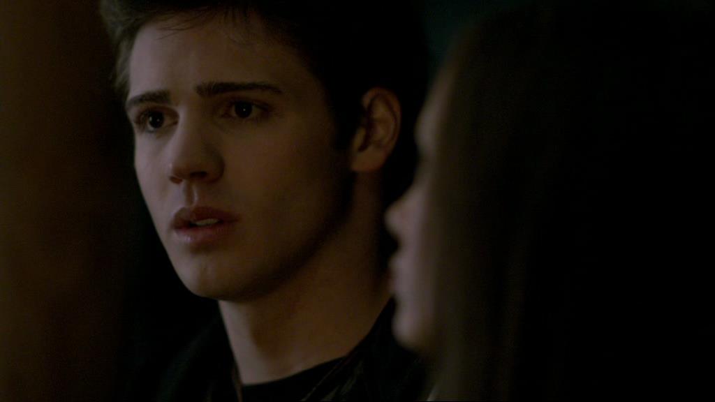 VampireDiariesWorld-dot-org_1x01Pilot_Captures02288.jpg