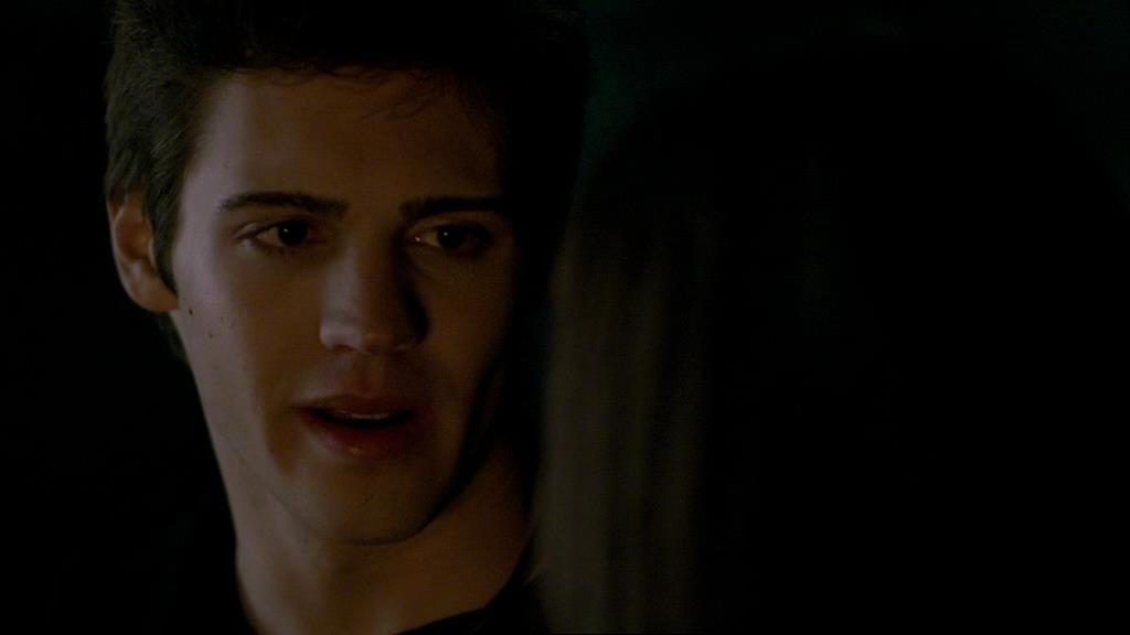 VampireDiariesWorld-dot-org_1x01Pilot_Captures02322.jpg