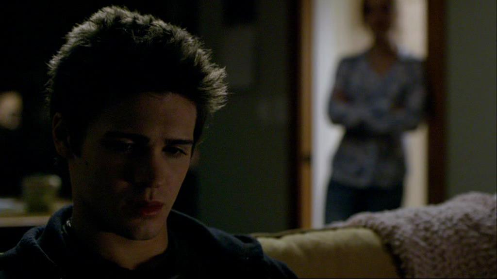 VampireDiariesWorld-dot-org_1x01Pilot_Captures02458.jpg