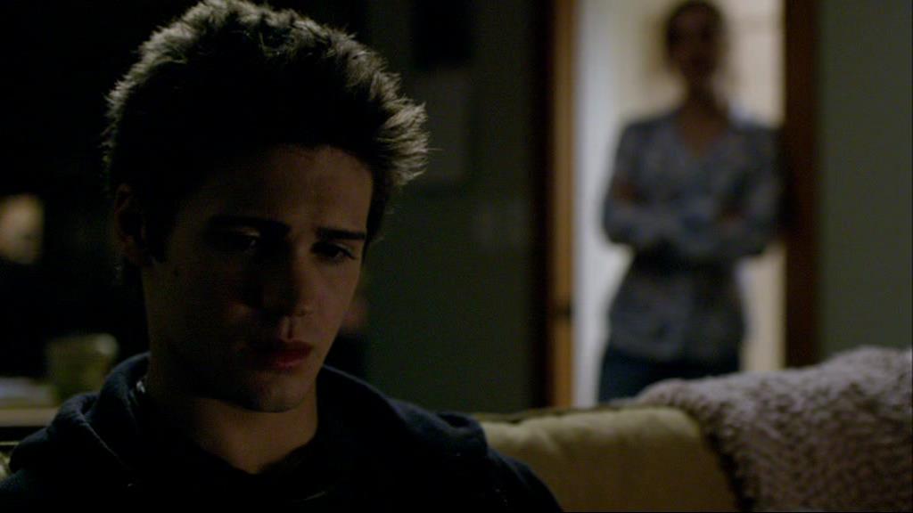 VampireDiariesWorld-dot-org_1x01Pilot_Captures02459.jpg