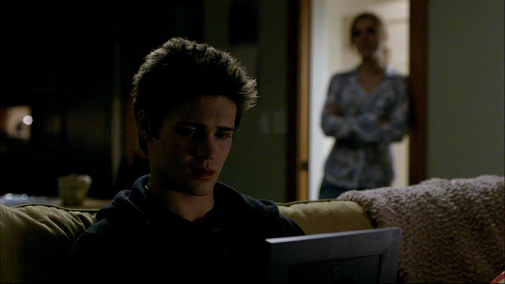 VampireDiariesWorld-dot-org_1x01Pilot_Captures02462.jpg