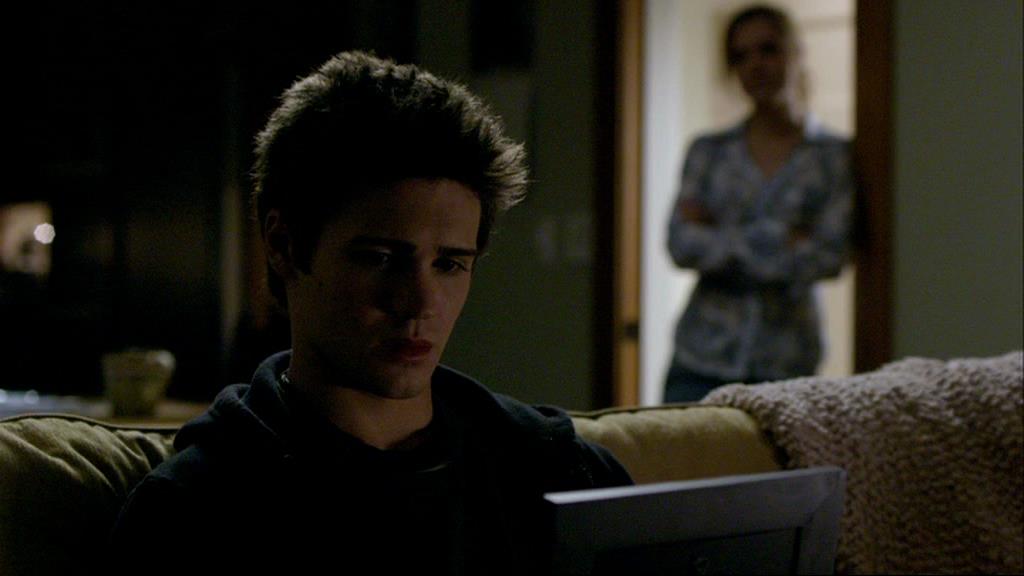 VampireDiariesWorld-dot-org_1x01Pilot_Captures02463.jpg