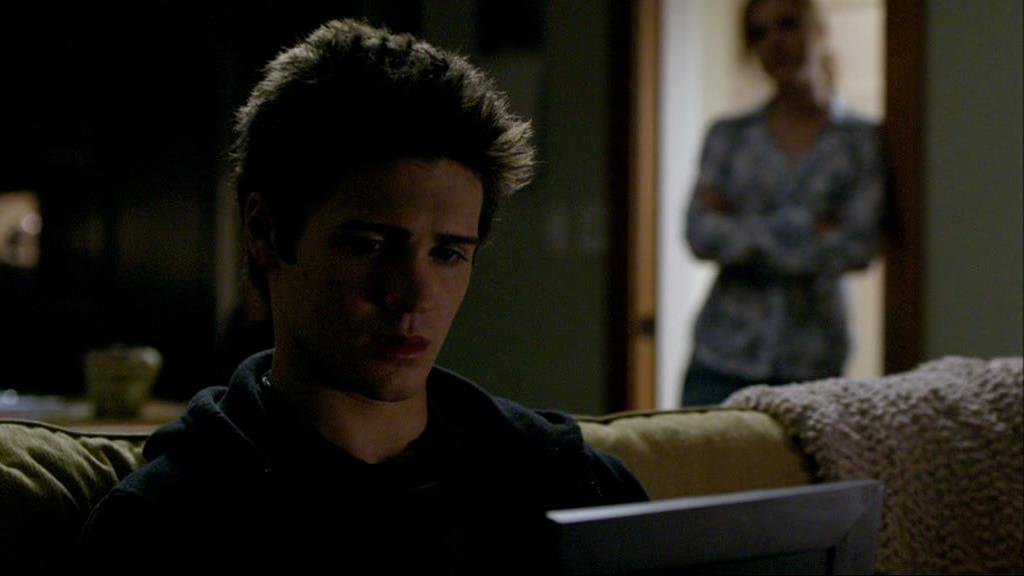 VampireDiariesWorld-dot-org_1x01Pilot_Captures02464.jpg