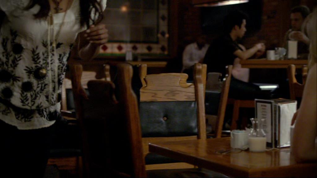 VampireDiariesWorld-dot-org_1x01Pilot_Captures02467.jpg