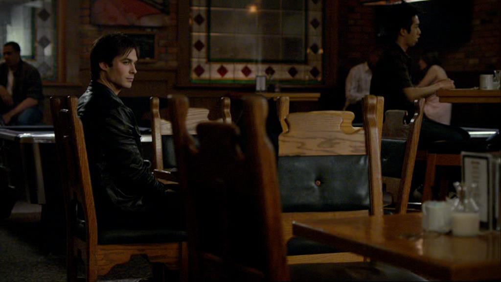 VampireDiariesWorld-dot-org_1x01Pilot_Captures02469.jpg