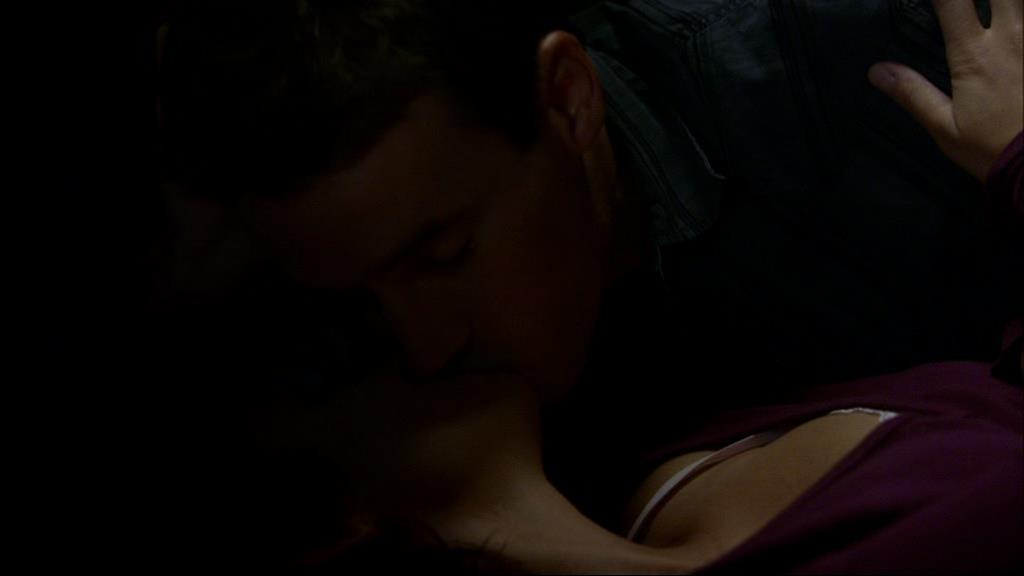 VampireDiariesWorld_dot_org-1x02TheNightOfTheComet00026.jpg