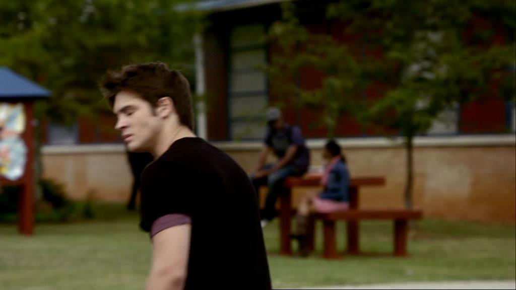 VampireDiariesWorld_dot_org-1x02TheNightOfTheComet00315.jpg