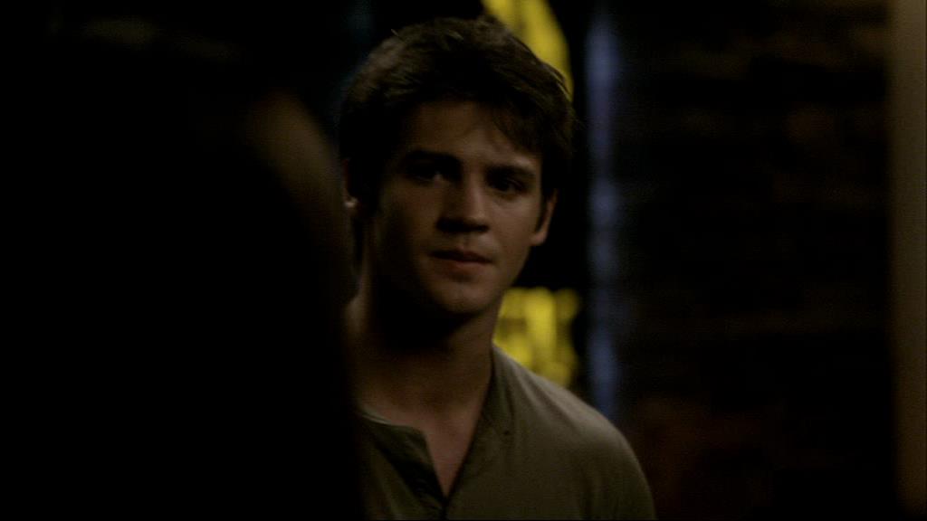 VampireDiariesWorld_dot_org-1x02TheNightOfTheComet01615.jpg