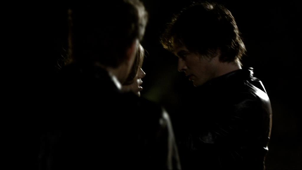 VampireDiariesWorld_dot_org-1x02TheNightOfTheComet01781.jpg