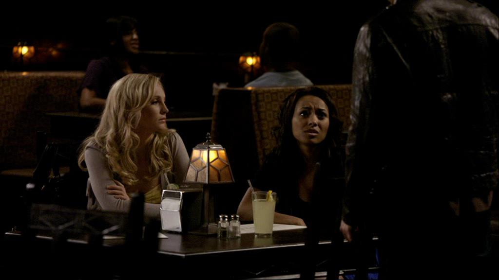 VampireDiariesWorld_dot_org-1x02TheNightOfTheComet01989.jpg