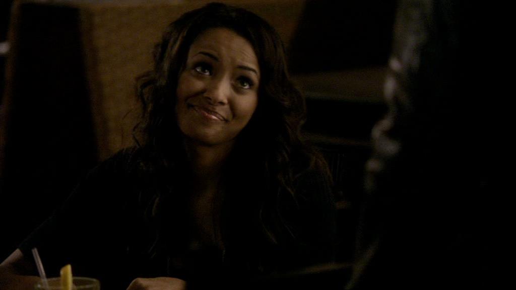 VampireDiariesWorld_dot_org-1x02TheNightOfTheComet02001.jpg