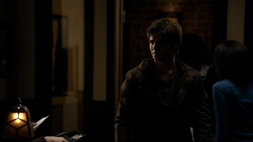 VampireDiariesWorld_dot_org-1x02TheNightOfTheComet02133.jpg