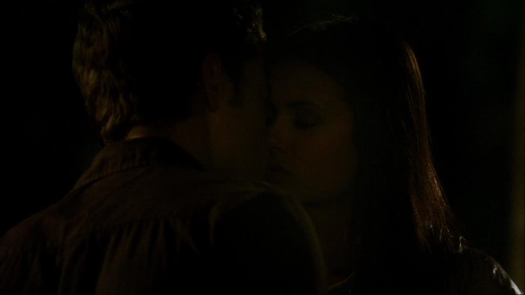 VampireDiariesWorld_dot_org-1x02TheNightOfTheComet02343.jpg