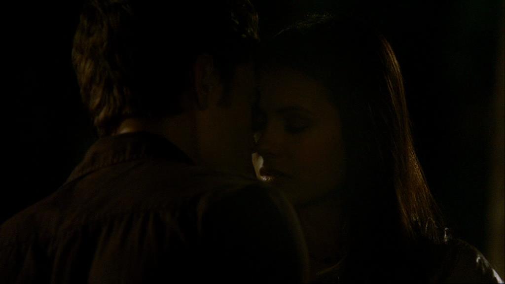 VampireDiariesWorld_dot_org-1x02TheNightOfTheComet02345.jpg