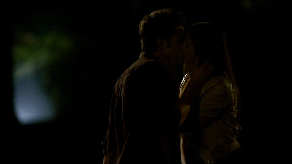 VampireDiariesWorld_dot_org-1x02TheNightOfTheComet02351.jpg