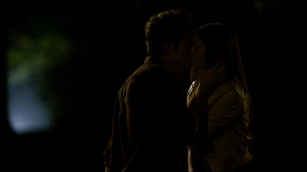 VampireDiariesWorld_dot_org-1x02TheNightOfTheComet02352.jpg