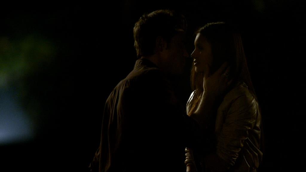 VampireDiariesWorld_dot_org-1x02TheNightOfTheComet02356.jpg