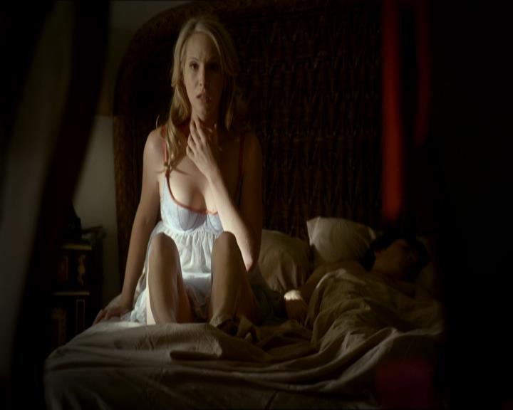 VampireDiariesWorld_dot_org-1x03FridayNightBites0030.jpg