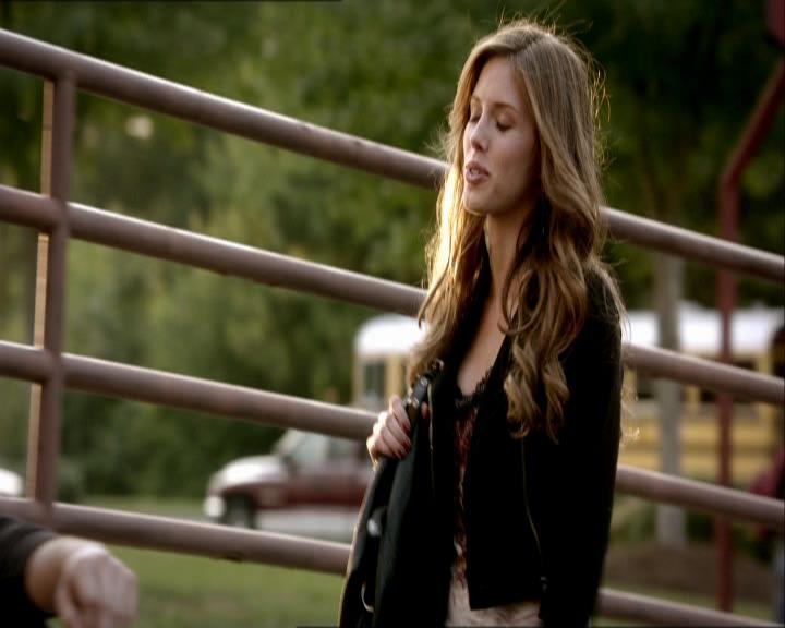 VampireDiariesWorld_dot_org-1x03FridayNightBites0183.jpg