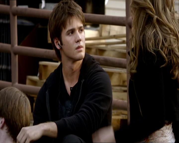 VampireDiariesWorld_dot_org-1x03FridayNightBites0189.jpg