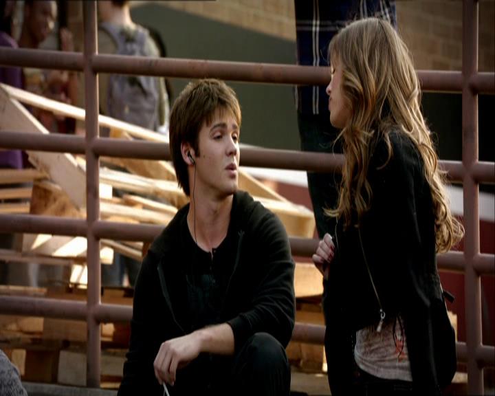 VampireDiariesWorld_dot_org-1x03FridayNightBites0191.jpg