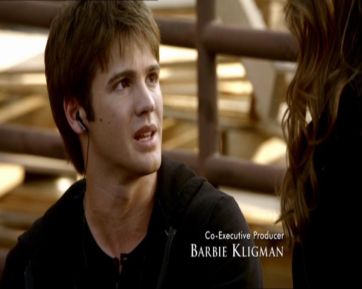 VampireDiariesWorld_dot_org-1x03FridayNightBites0206.jpg