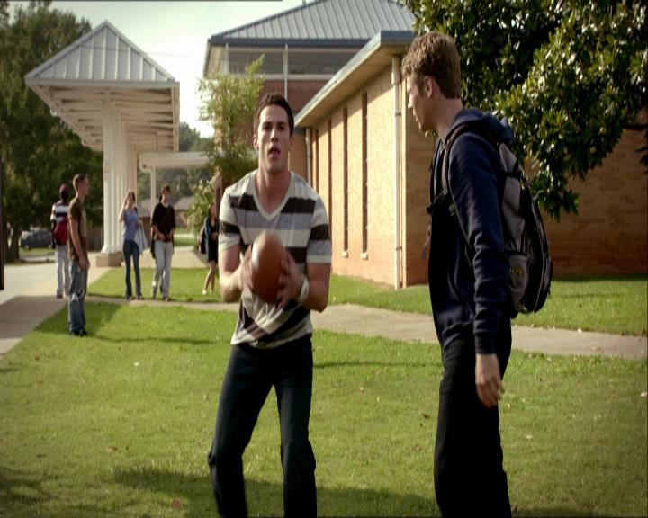 VampireDiariesWorld_dot_org-1x03FridayNightBites0271.jpg