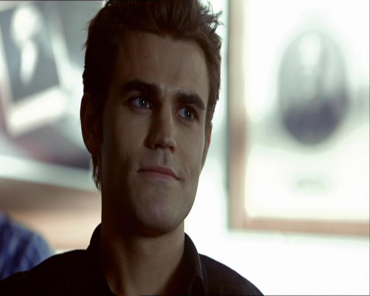 VampireDiariesWorld_dot_org-1x03FridayNightBites0422.jpg