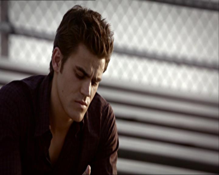 VampireDiariesWorld_dot_org-1x03FridayNightBites0451.jpg