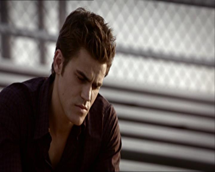 VampireDiariesWorld_dot_org-1x03FridayNightBites0452.jpg