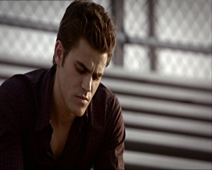 VampireDiariesWorld_dot_org-1x03FridayNightBites0453.jpg