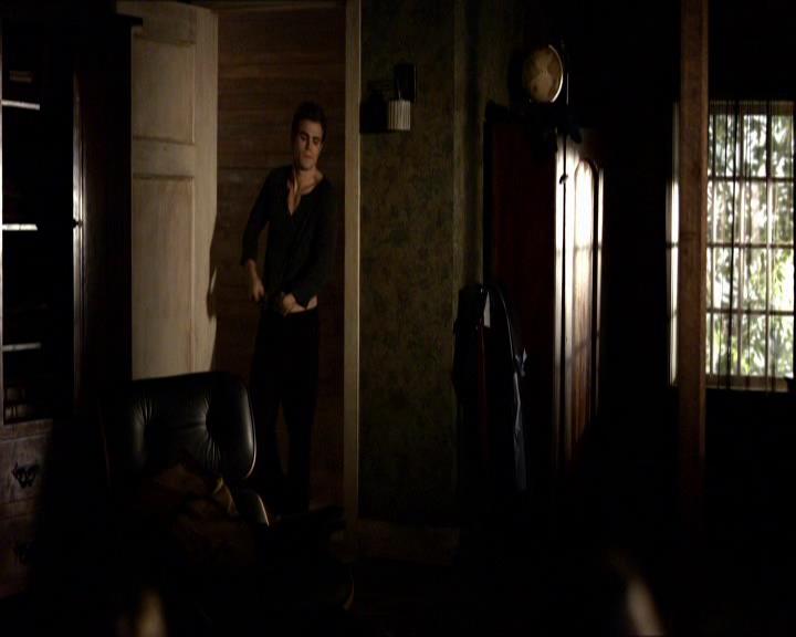 VampireDiariesWorld_dot_org-1x03FridayNightBites0729.jpg