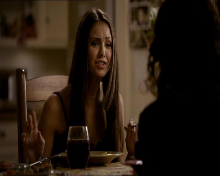 VampireDiariesWorld_dot_org-1x03FridayNightBites0910.jpg