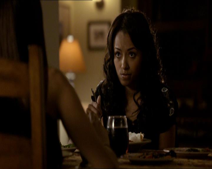 VampireDiariesWorld_dot_org-1x03FridayNightBites0919.jpg