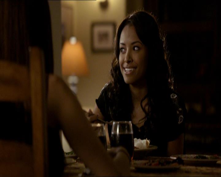 VampireDiariesWorld_dot_org-1x03FridayNightBites0924.jpg